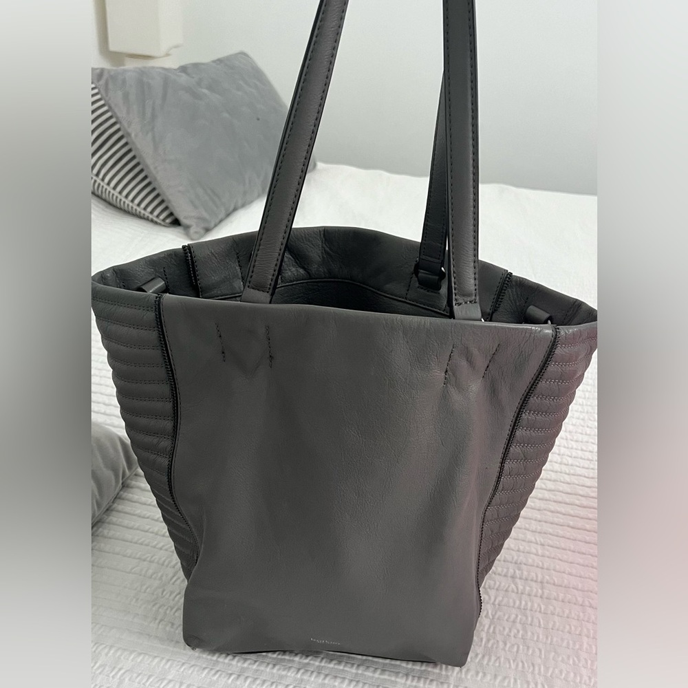 Gorgeous Botkier tote / shoulder bag. EUC!!! Medium/large size. Quality leather.